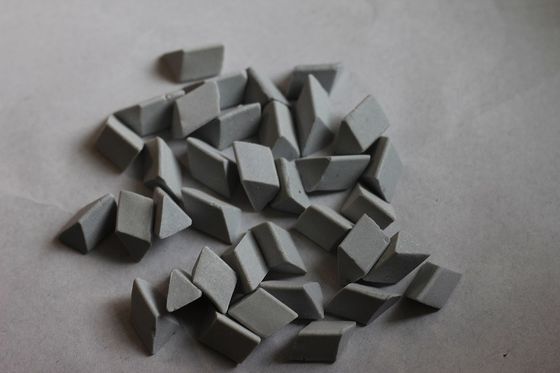 khoan dung đánh bóng truyền thông chặt chẽ, hoàn thiện phương tiện truyền thông Ceramic 2-3 g / cm3 trọng lực